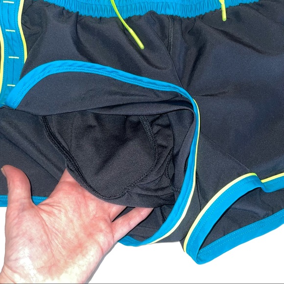 Under Armour Heat Gear Semi Fitted Running Shorts - Picture 6 of 13